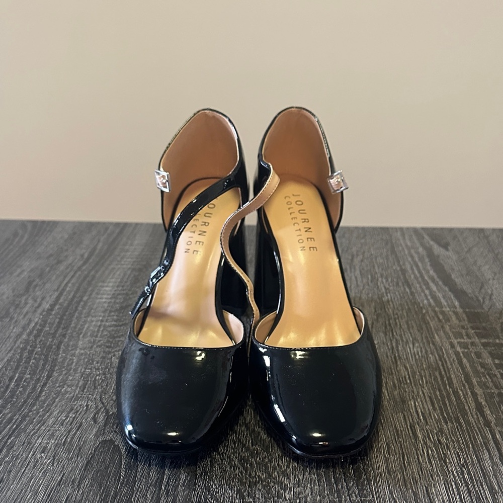 Journee Collection Black Patent Heels - Picture 2 of 7